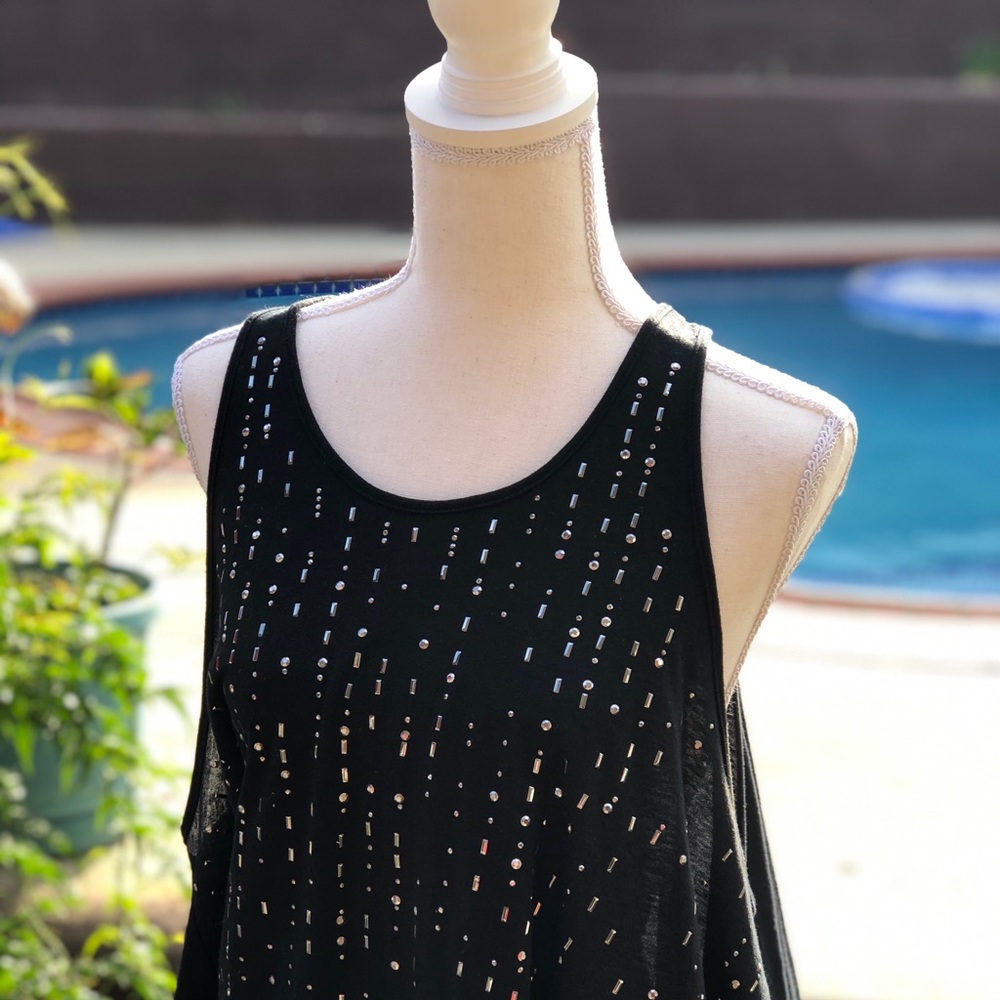 Black top w rivets